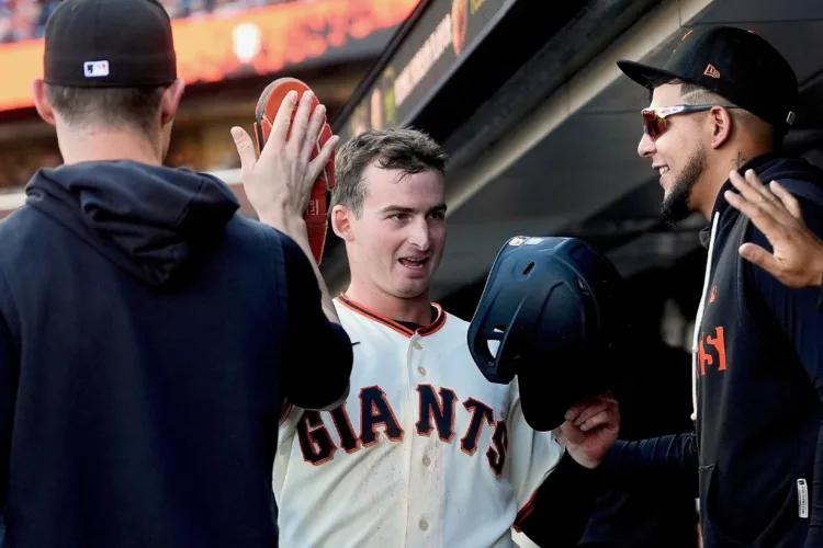 Hill scores twice in Giants’ walk-off win vs. Cards